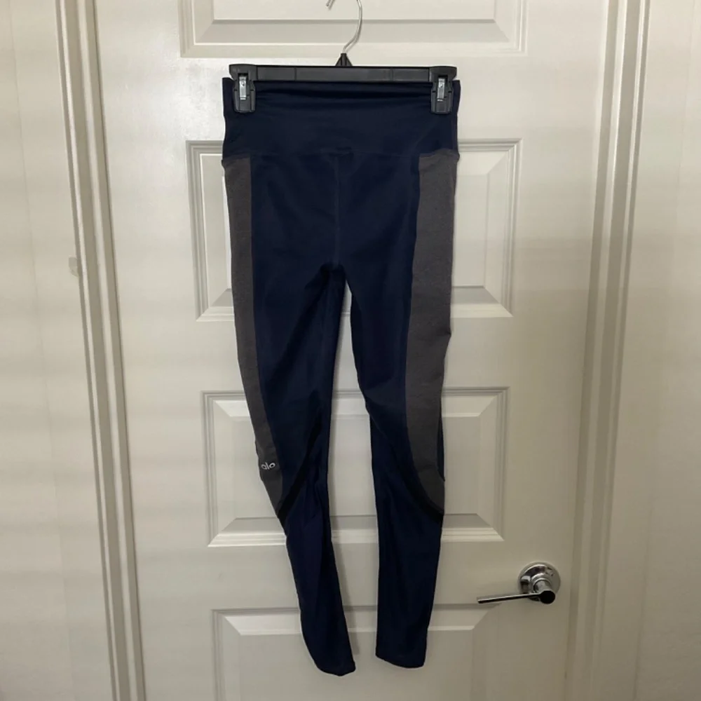 Alo‎ High Rise Elevate Leggings - Navy Blue and Grey - Size XS